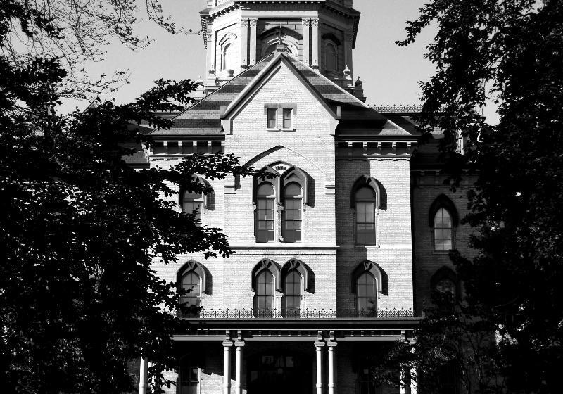 هتل Larkspur Landing South Bend