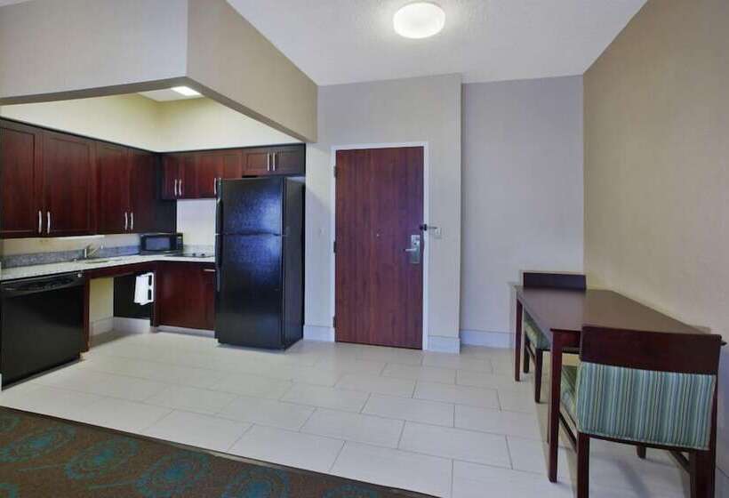 هتل Larkspur Landing South Bend