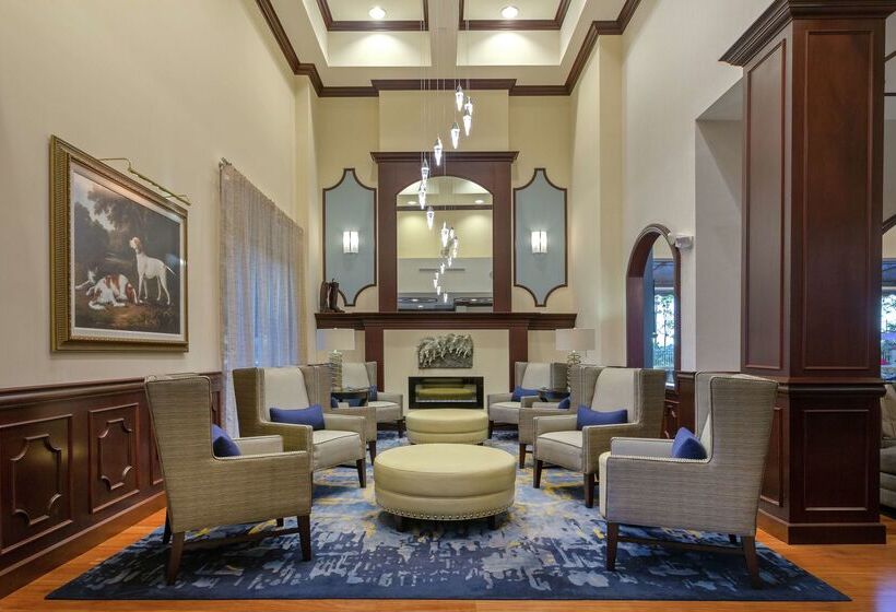 Отель Hampton Inn & Suites Wellington