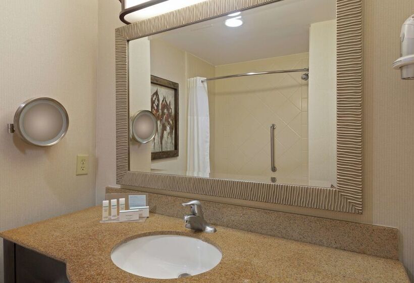 فندق Hampton Inn & Suites Wellington