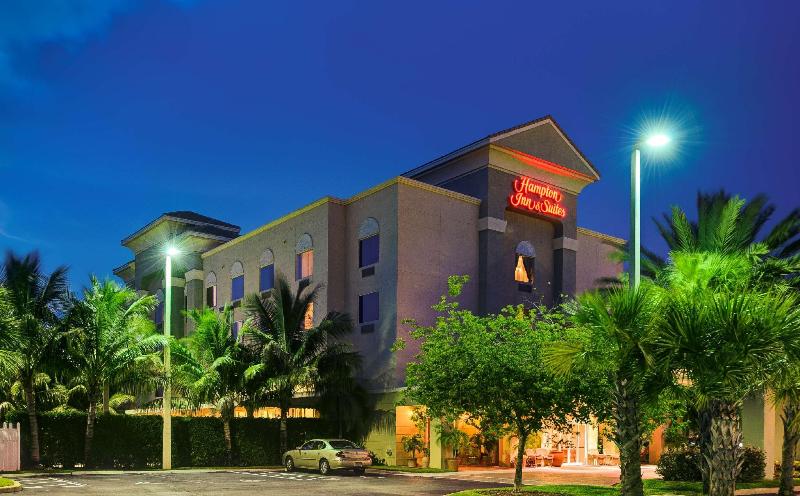 Отель Hampton Inn & Suites Wellington