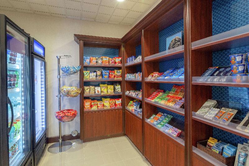 Отель Hampton Inn & Suites Wellington