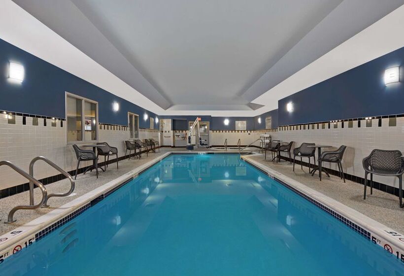 Отель Hampton Inn Bath