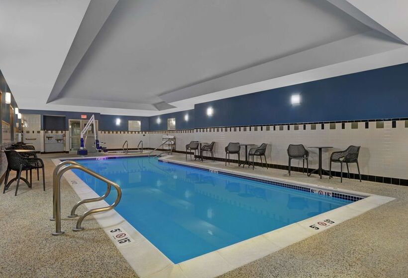 Отель Hampton Inn Bath