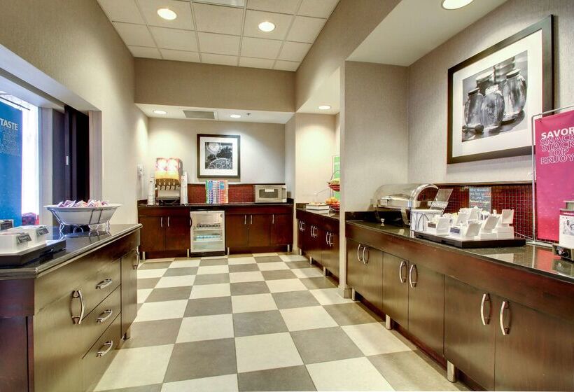 Отель Hampton Inn Birmingham Leeds