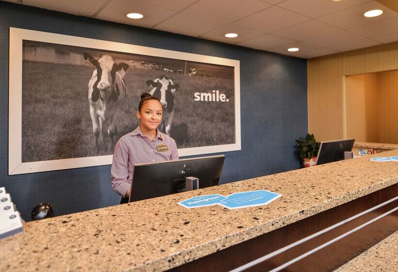 בית מלון כפרי Hampton Inn Harrisonburg South