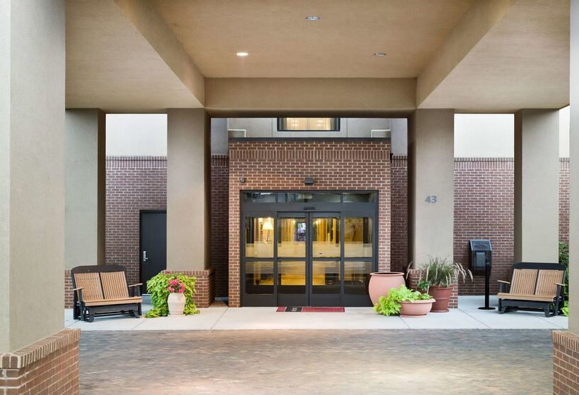 בית מלון כפרי Hampton Inn Harrisonburg South