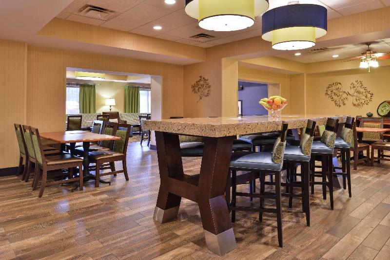 בית מלון כפרי Hampton Inn Harrisonburg South