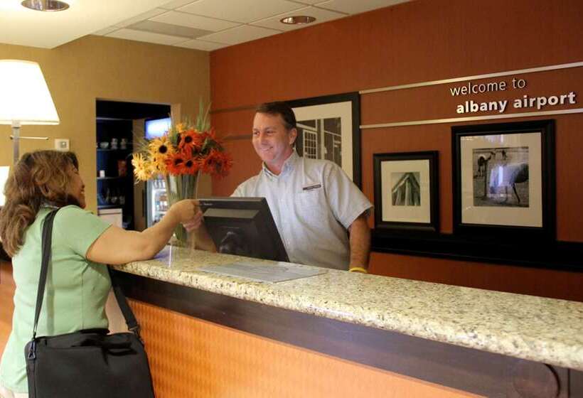 Отель Hampton Inn & Suites Albanyairport