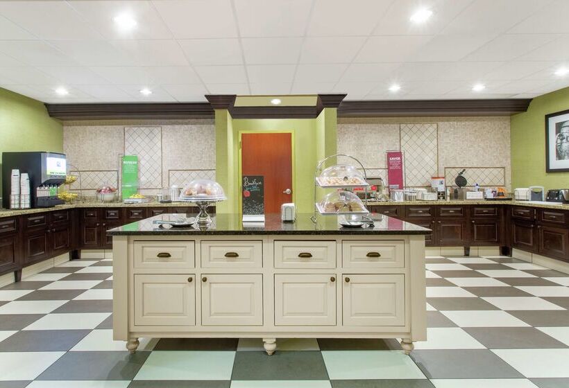 Отель Hampton Inn & Suites Albanyairport