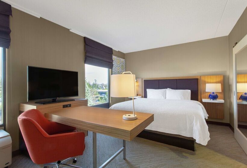 Отель Hampton Inn & Suites Albanyairport