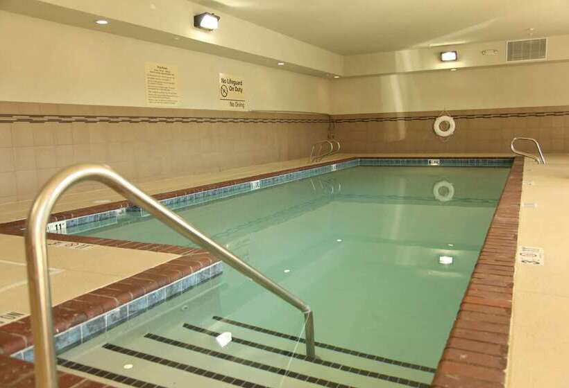 هتل Hampton Inn & Suites Carlsbad