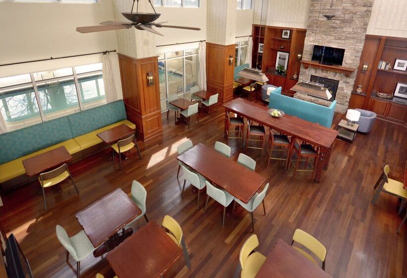 فندق Hampton Inn & Suites Clinton  I26