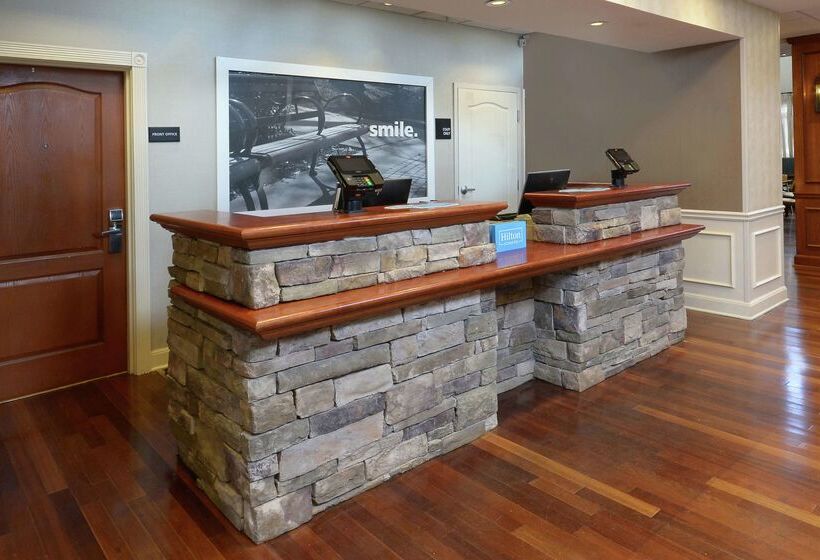 فندق Hampton Inn & Suites Clinton  I26