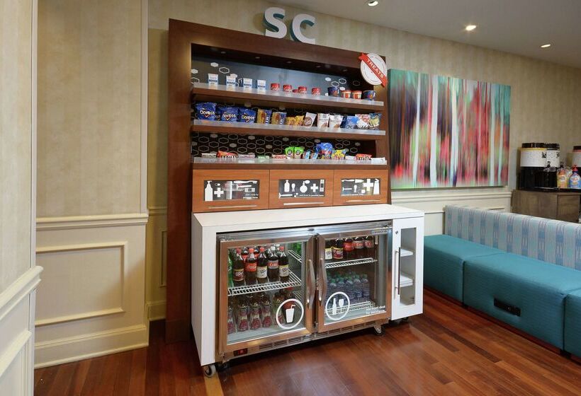 فندق Hampton Inn & Suites Clinton  I26