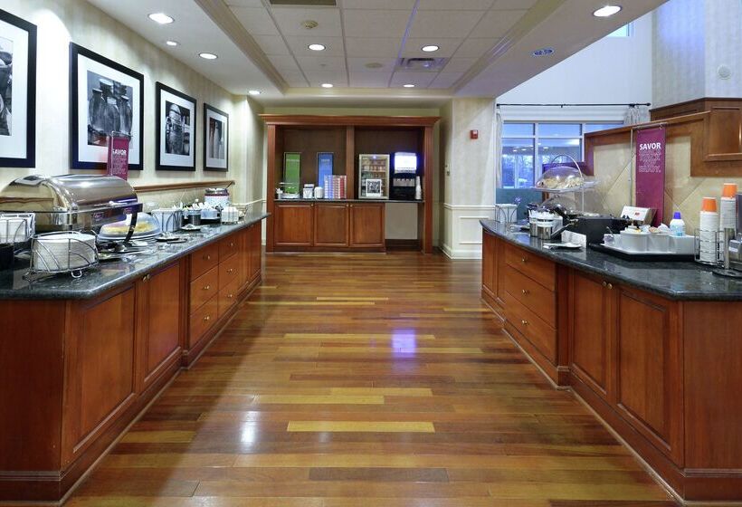 فندق Hampton Inn & Suites Clinton  I26