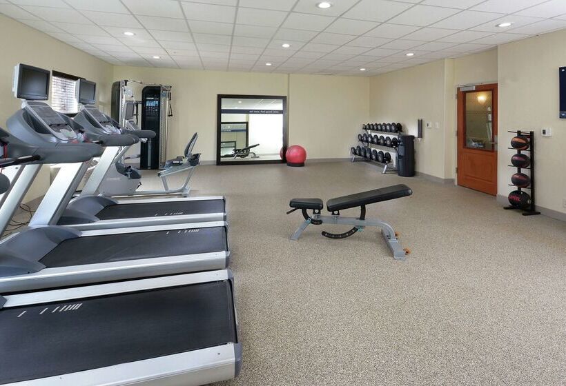 فندق Hampton Inn & Suites Clinton  I26