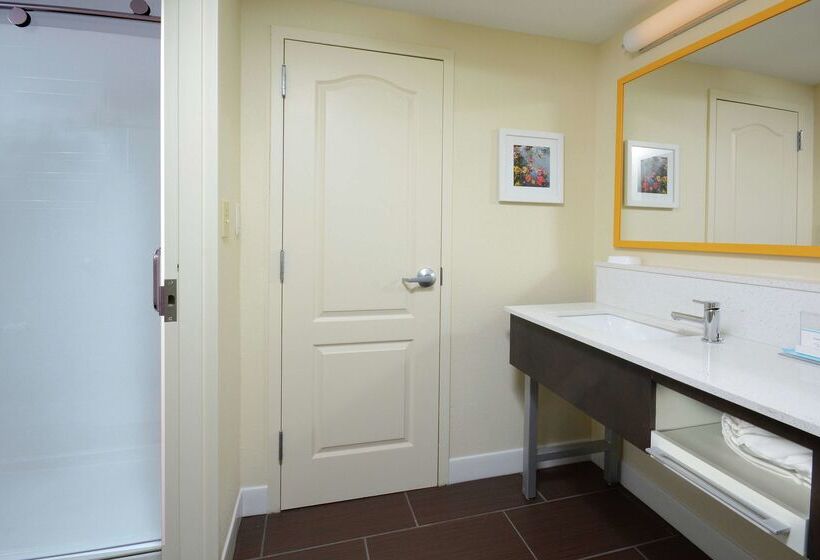 فندق Hampton Inn & Suites Clinton  I26