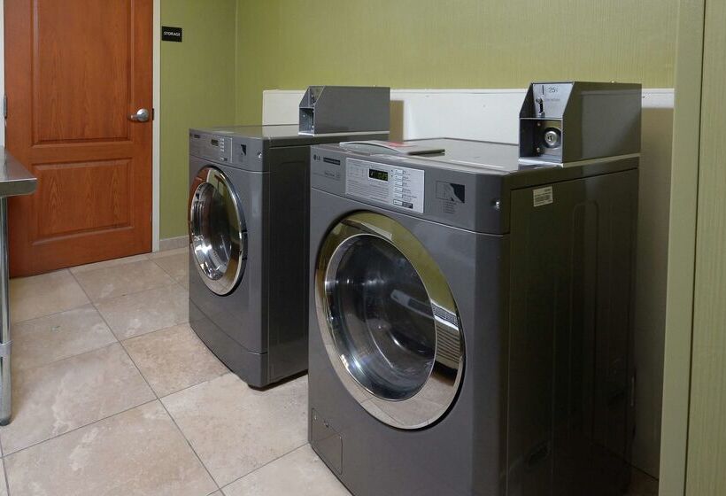 فندق Hampton Inn & Suites Clinton  I26