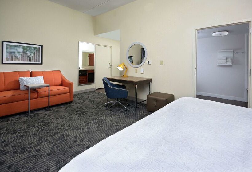 فندق Hampton Inn & Suites Clinton  I26