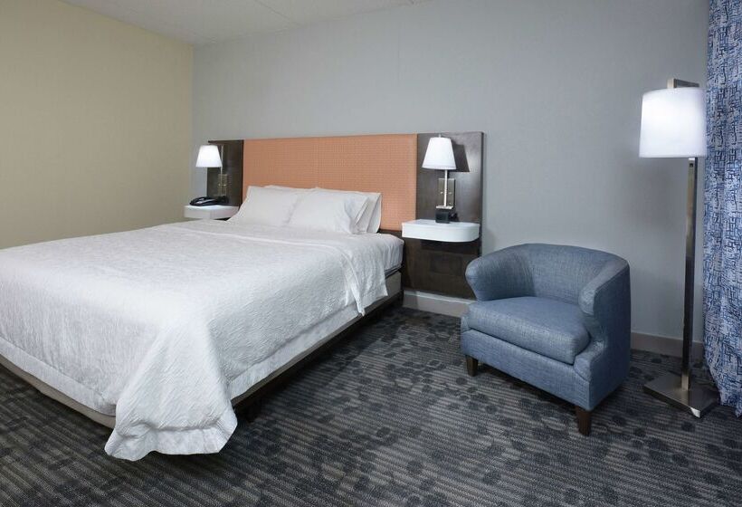 فندق Hampton Inn & Suites Clinton  I26