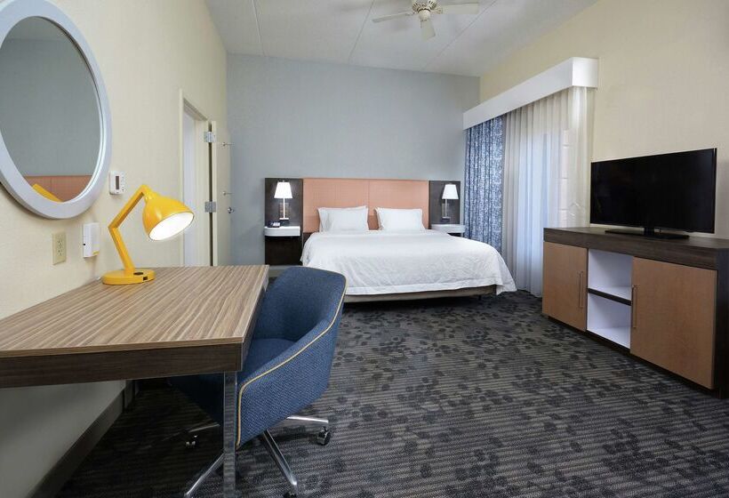 فندق Hampton Inn & Suites Clinton  I26