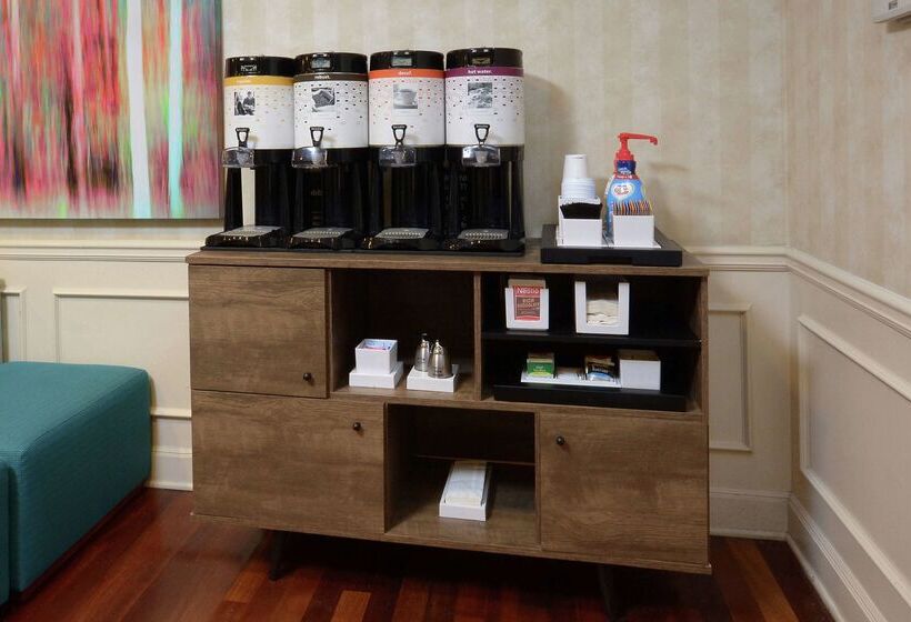 فندق Hampton Inn & Suites Clinton  I26