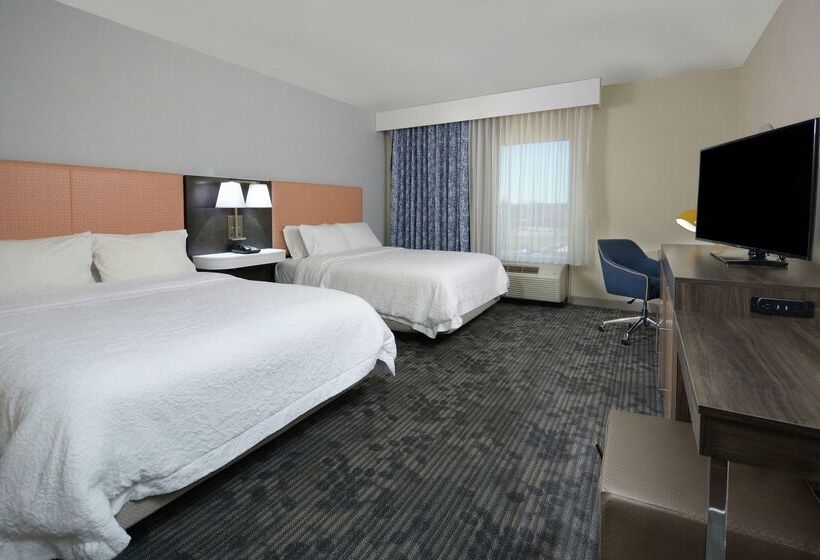 فندق Hampton Inn & Suites Clinton  I26