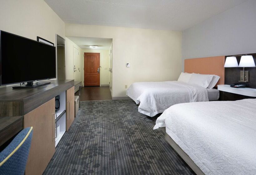 فندق Hampton Inn & Suites Clinton  I26