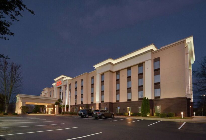 فندق Hampton Inn & Suites Clinton  I26