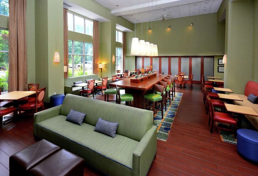 Отель Hampton Inn & Suites Huntersville
