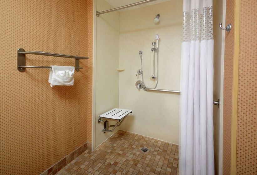 Отель Hampton Inn & Suites Huntersville