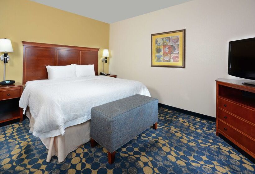 Отель Hampton Inn & Suites Huntersville