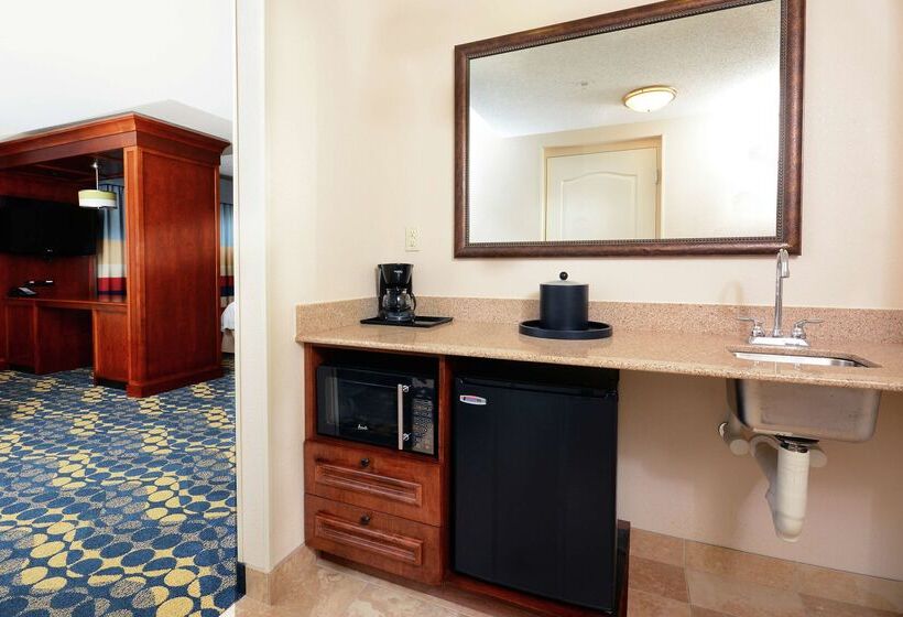 Отель Hampton Inn & Suites Huntersville