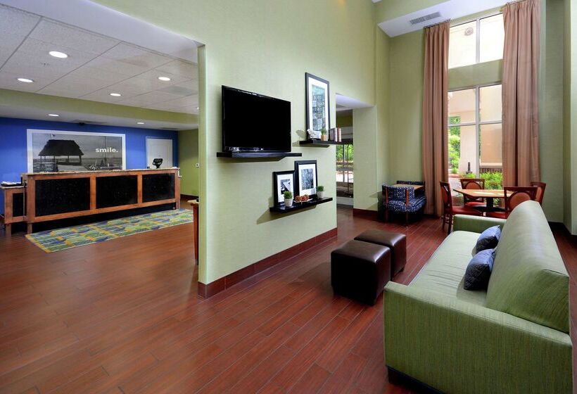 Отель Hampton Inn & Suites Huntersville