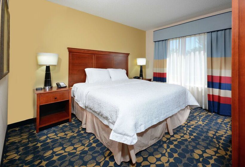 Отель Hampton Inn & Suites Huntersville