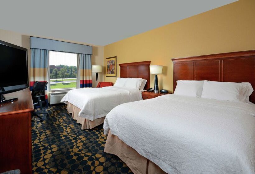 Отель Hampton Inn & Suites Huntersville
