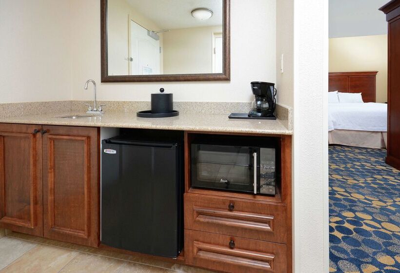 Отель Hampton Inn & Suites Huntersville