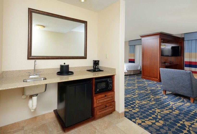 Отель Hampton Inn & Suites Huntersville