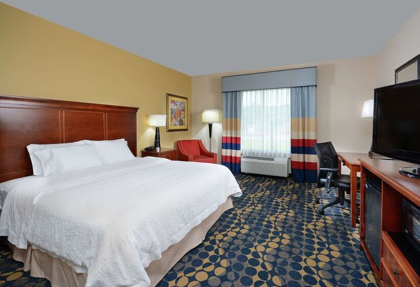 Отель Hampton Inn & Suites Huntersville