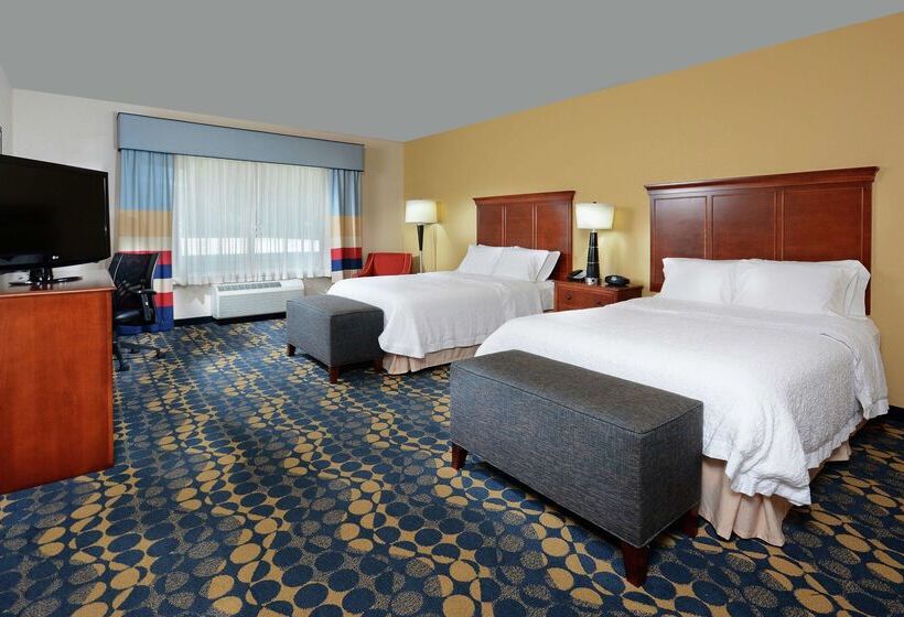 Отель Hampton Inn & Suites Huntersville