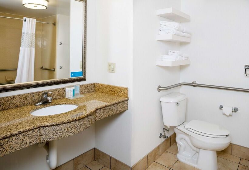 هتل Hampton Inn & Suites Toledoperrysburg