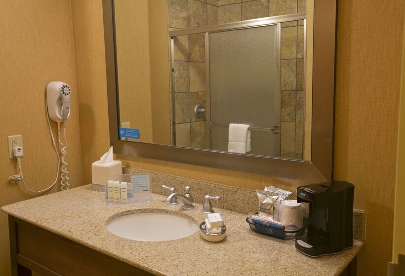 فندق Hampton Inn & Suites Wiggins