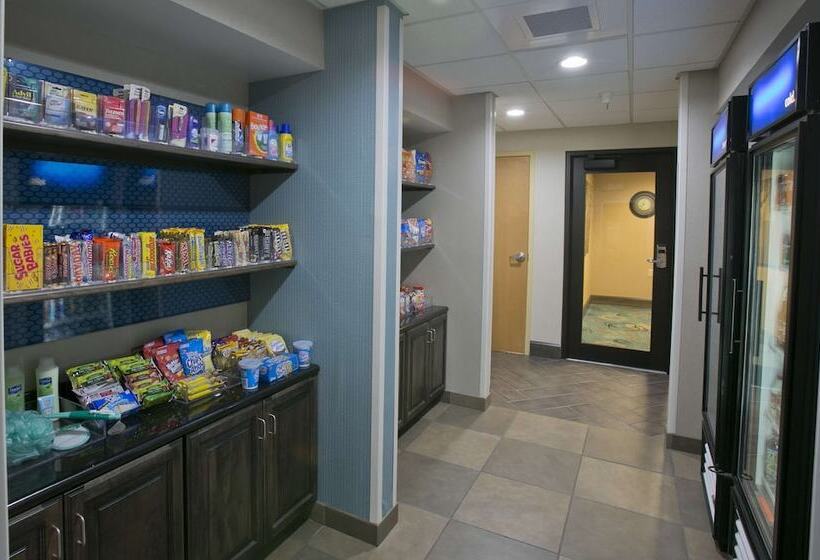 فندق Hampton Inn & Suites Wiggins