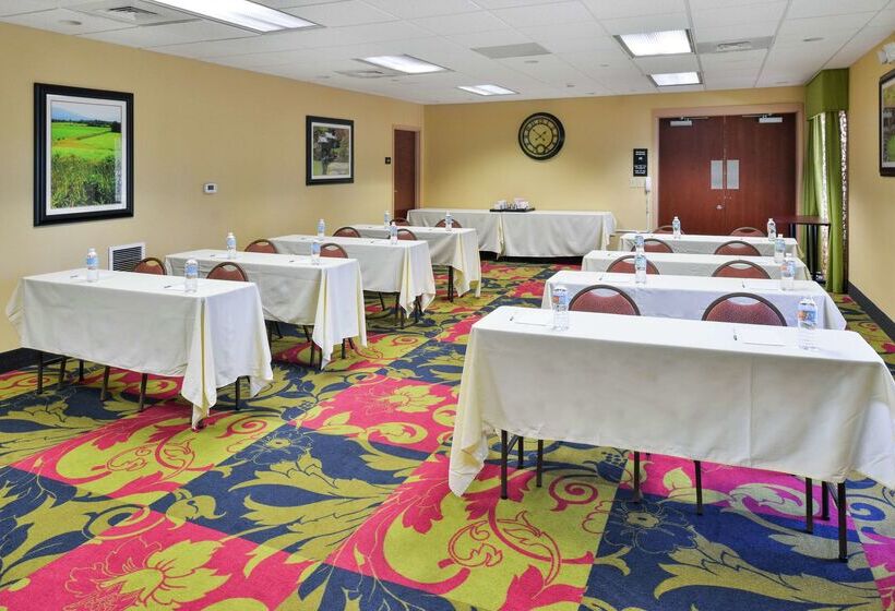 Отель Hampton Inn Waynesboro/stuarts Draft