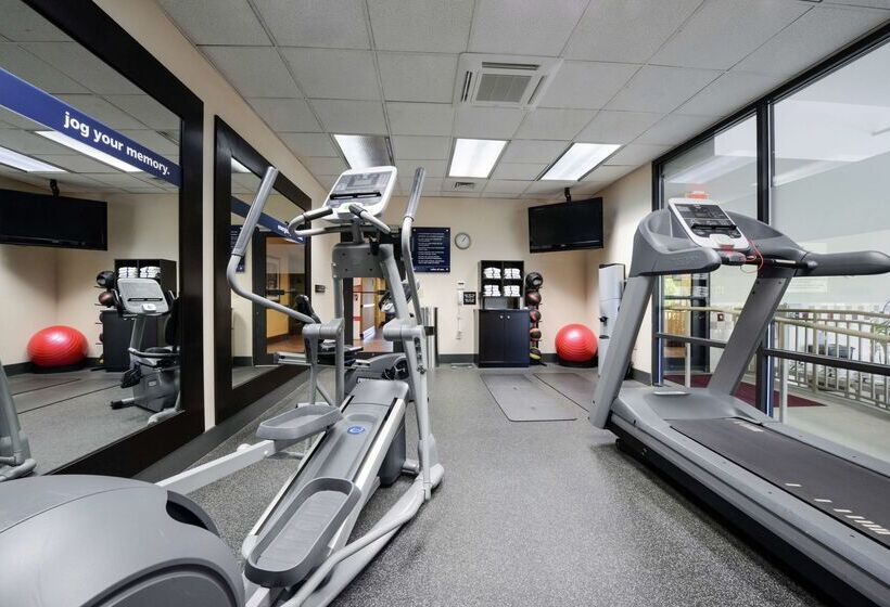 Отель Hampton Inn Waynesboro/stuarts Draft