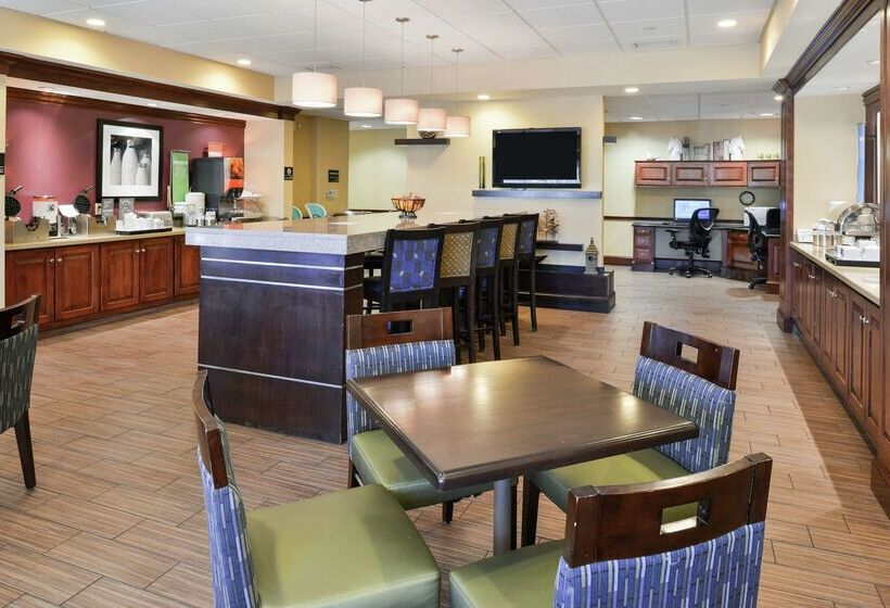 Отель Hampton Inn Waynesboro/stuarts Draft