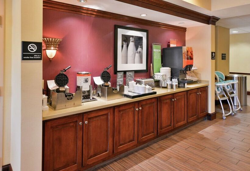 Отель Hampton Inn Waynesboro/stuarts Draft