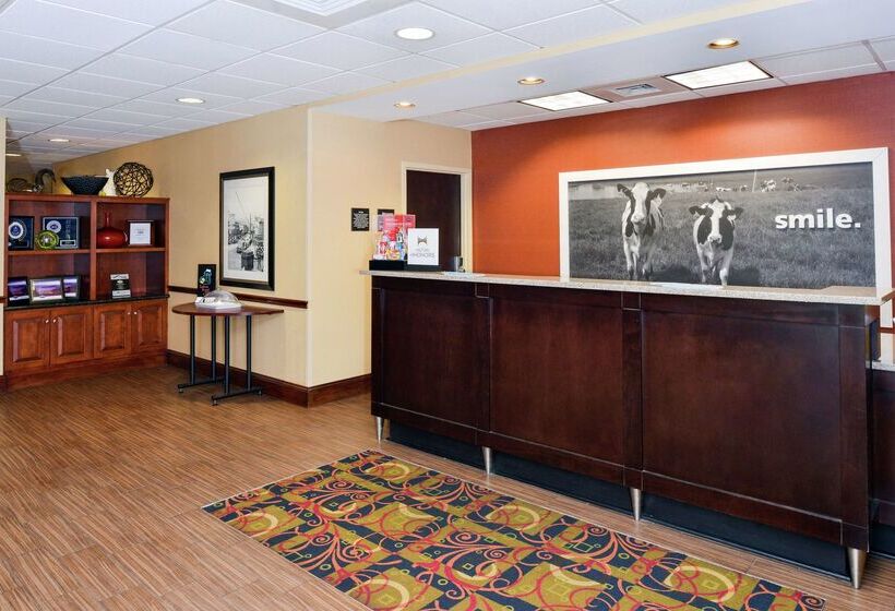 Отель Hampton Inn Waynesboro/stuarts Draft