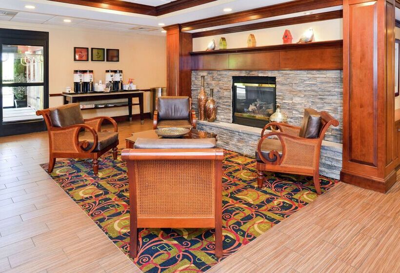 Отель Hampton Inn Waynesboro/stuarts Draft